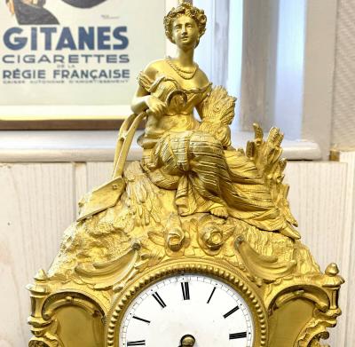 Pendule Époque Louis Philippe en bronze doré 2