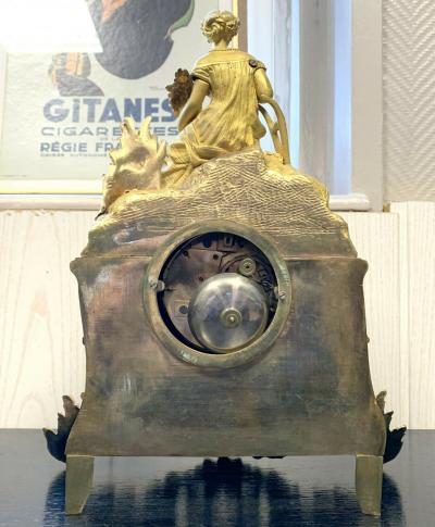 Pendule Époque Louis Philippe en bronze doré 2