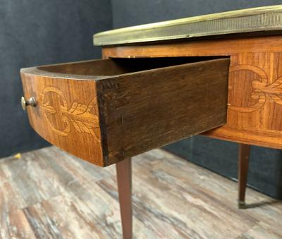 Table bouillotte Louis XVI en marqueterie de bois précieux 2