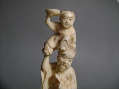 Japon - Okimono représentant un père et ses enfants, première moitié du XXème siècle 2