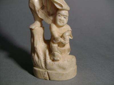 Japon - Okimono représentant un père et ses enfants, première moitié du XXème siècle 2