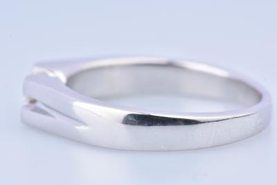 White gold ring adorned with a 0.17 carat diamond 2