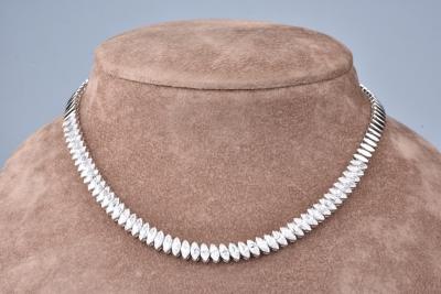 Collier en or blanc 1 orné d’oxydes de zirconium 2