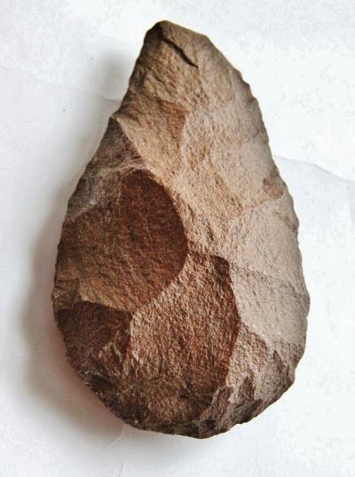 Biface d’hominidé gaucher, Paléolithique inférieur -250 000 ans 2