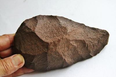 Biface d’hominidé gaucher, Paléolithique inférieur -250 000 ans 2