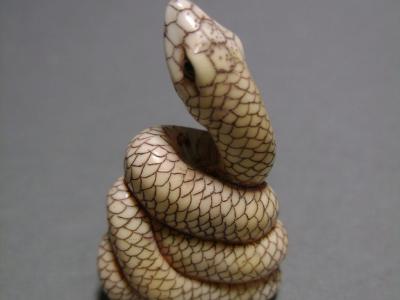 Japon, époque Taisho, Netsuke, Serpent lové 2