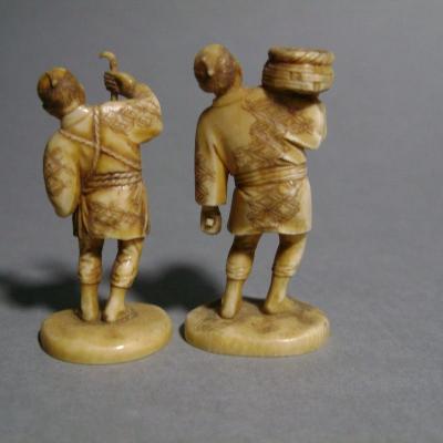 Japon, Fin époque Meiji, Deux okimonos en ivoire représentant des pêcheurs 2