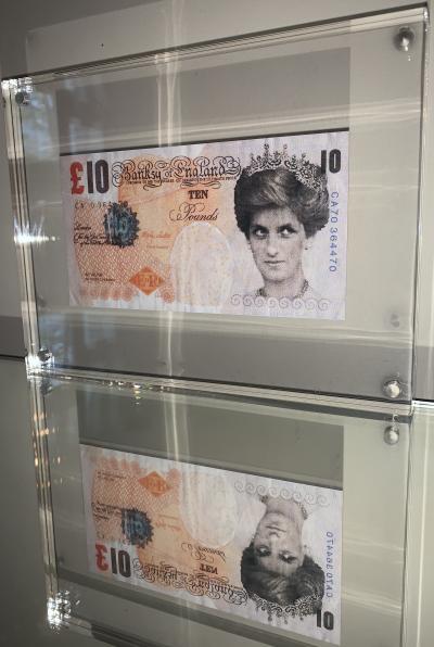 BANKSY (d’après) - Lady Di Faced 10 £  - Billet fac-similé 2