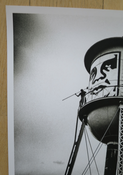 Shepard FAIREY (Obey) - Cover to overt Water Tower silver - Sérigraphie signée au crayon 2