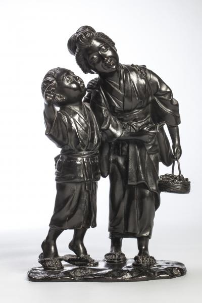 Japon, Période Meiji, fin du 19e siècle, Groupe en bronze femme et son enfant 2