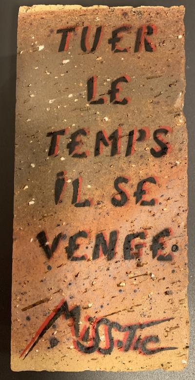 MISS.TIC - Tuer le temps il se venge - Sculpture sur brique 2
