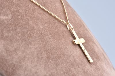 Pendentif croix en or jaune 2