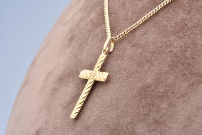 Pendentif croix en or jaune 2