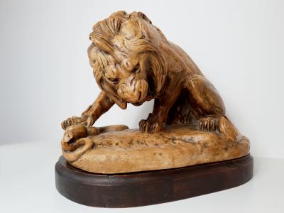 D’après Antoine Louis Barye (1795-1875) - Lion au serpent - Sculpture en plâtre - Ca. 1900 2