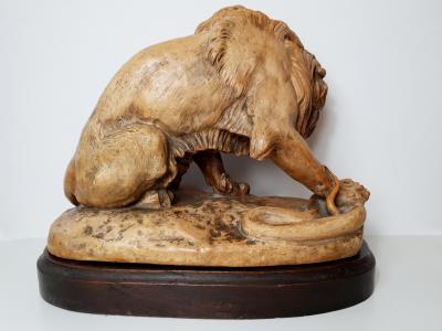 D’après Antoine Louis Barye (1795-1875) - Lion au serpent - Sculpture en plâtre - Ca. 1900 2