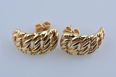 Boucles d'oreilles or jaune 18 carat. Maille américaine. Fermoir poussette. 2