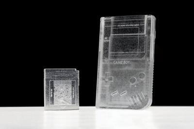 Daniel ARSHAM - Crystal Relic 002 - Game Boy - Sculpture en résine coulée 2