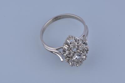 Bague losange or blanc ornée de 9 oxydes de zirconium 2