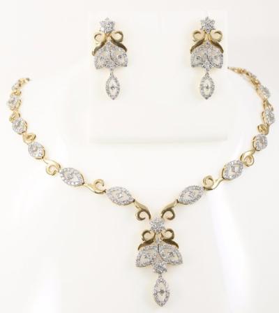 Collier en or jaune et diamants avec boucles d’oreilles assorties 2