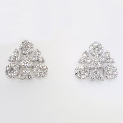 Boucles d’oreilles en or blanc avec diamants 2