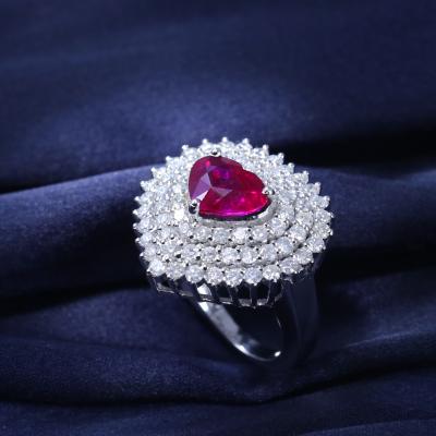 Bague diamants et rubis en forme de coeur 2