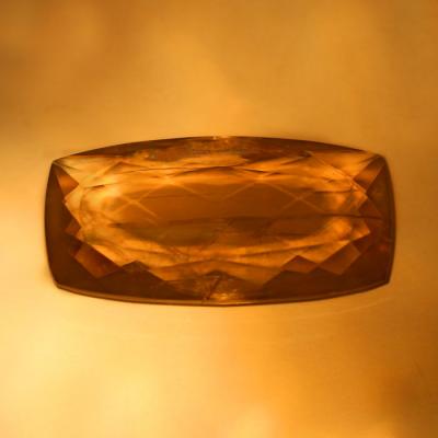 Diaspore changeant de couleurs de 34.26 ct. 2