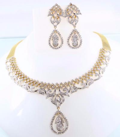 Collier Or Jaune et Diamants avec grandes Boucles d’Oreilles 2