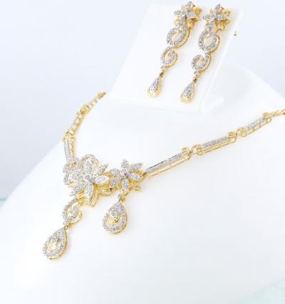 Yellow Gold Diamond Necklace with matching Chandelier Earrings 2