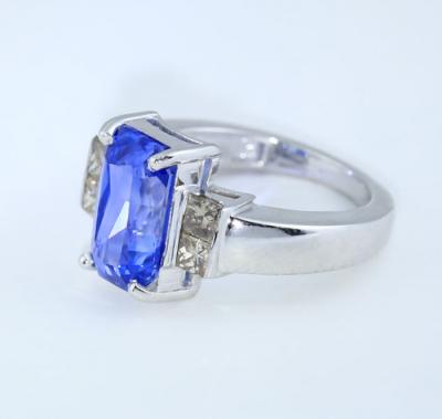 Bague en or blanc saphir et diamants 2