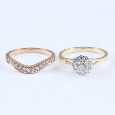 Deux bagues avec diamant solitaire et diamants latéraux 2