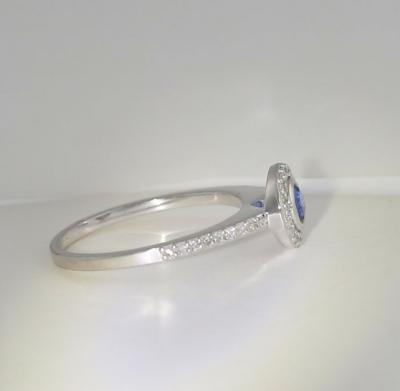 Bague Or Blanc Diamants et Saphir Bleu 2