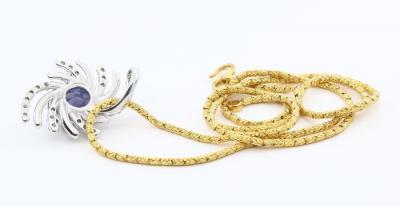Collier avec pendant en or blanc, diamants et saphir du Cachemire non-traité 2
