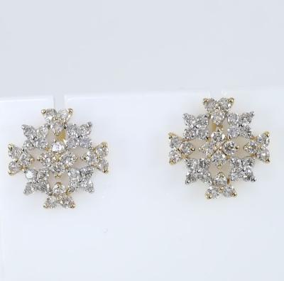 Puces d’oreilles en or jaune et diamants 2