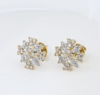 Puces d’oreilles en or jaune et diamants 2