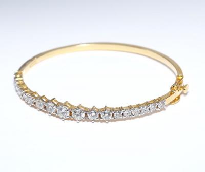 Bracelet en or jaune avec diamant solitaire de 3.90 ct. 2