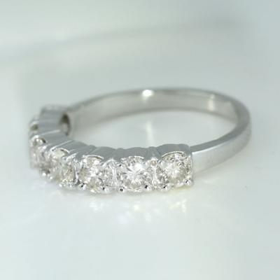 Bague solitaire en or blanc et diamants 2