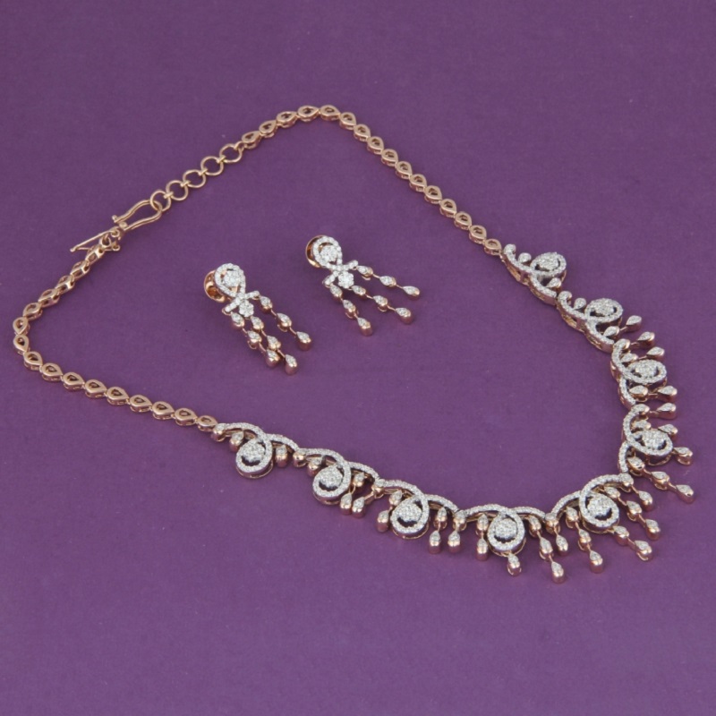 Collier Fantaisie Avec Boucles D'oreilles Assorties - Occasion