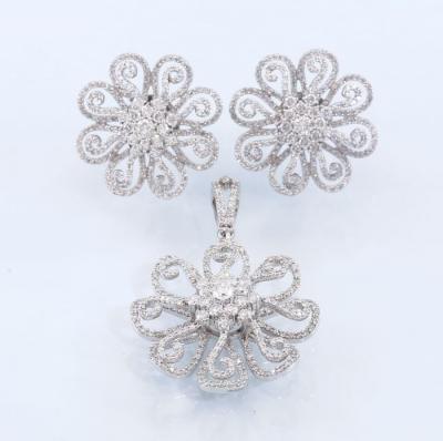 Parure avec pendentif en diamants et boucles d’oreilles d’oreilles 2