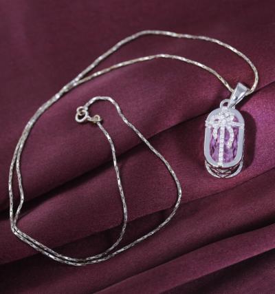 Collier en or blanc avec kunzite et diamants 2
