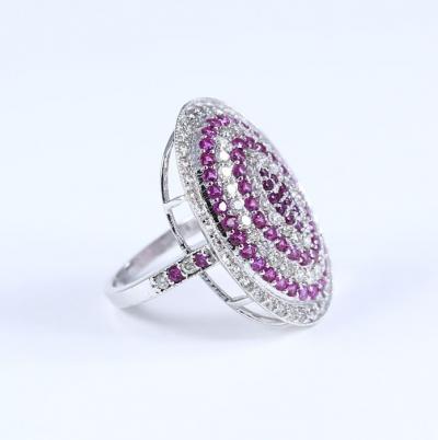 Rare bague en or blanc avec diamants et rubis 2