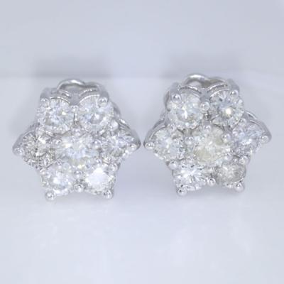 Boucles d’oreilles en or blanc avec diamants en forme de fleurs 2