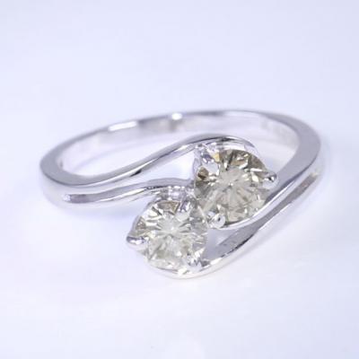 Bague avec diamant solitaire en or blanc 2