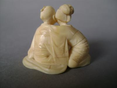 Japon - Première partie du XXème - Netsuke érotique en ivoire 2