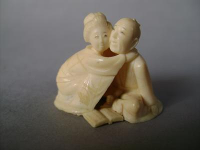 Japon - Première partie du XXème - Netsuke érotique en ivoire 2