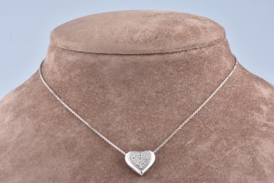 Pendentif cœur en or blanc  sertie de 14 Oxydes de zirconium. 2