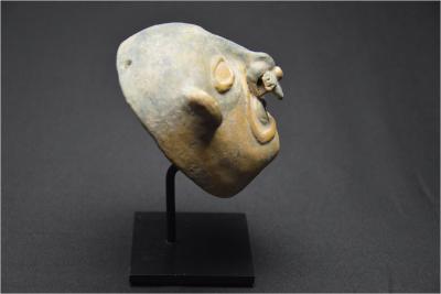 Culture Jama-Coaque, Equateur, Rare masque funéraire polychrome en terre cuite, 200 av - 500 ap J.-C. 2