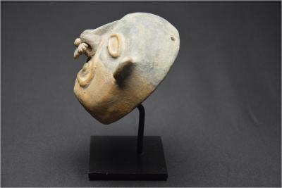 Culture Jama-Coaque, Equateur, Rare masque funéraire polychrome en terre cuite, 200 av - 500 ap J.-C. 2