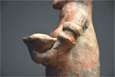 Mexique Occidental, Porteuse de coupes en céramique polychrome, Culture Nayarit, 100 av - 205 ap J.-C. 2