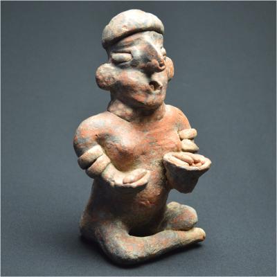 Mexique Occidental, Porteuse de coupes en céramique polychrome, Culture Nayarit, 100 av - 205 ap J.-C. 2