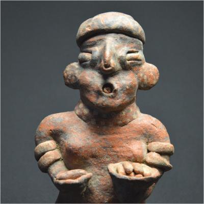 Mexique Occidental, Porteuse de coupes en céramique polychrome, Culture Nayarit, 100 av - 205 ap J.-C. 2